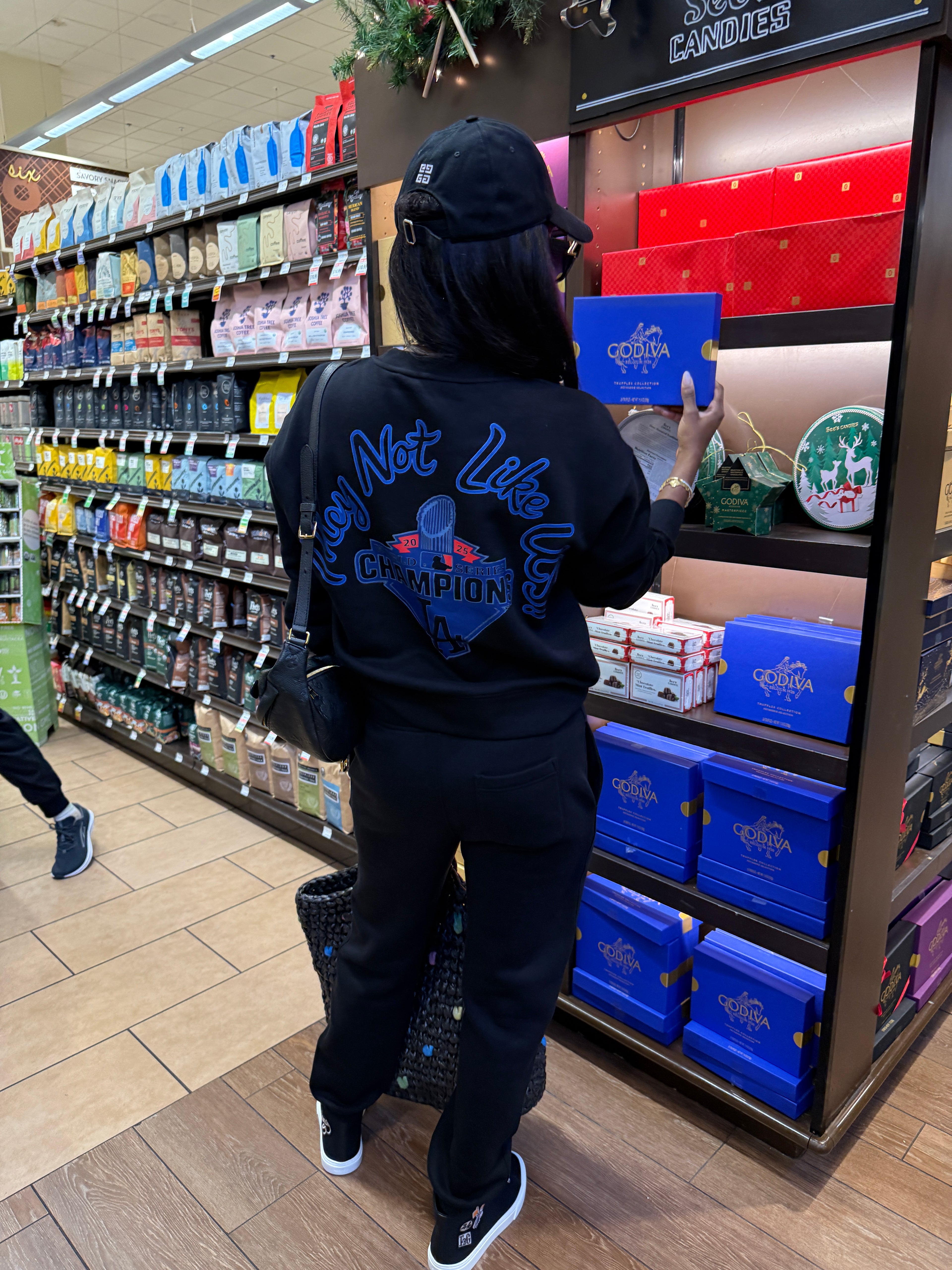 🎉 Champions Collection — Cali Crewneck sweatshirt (Limited Release)